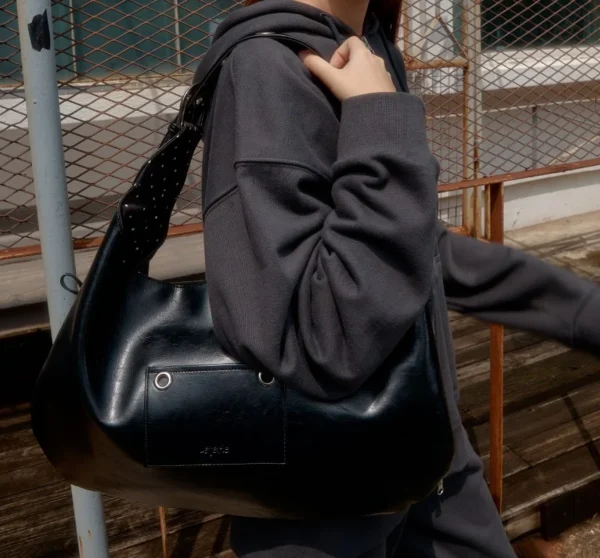 【雙面超大容量💥】LETERIE Buckle Reversible Shoulder Bag (5色)