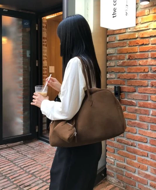 【大容量麂皮手抽💝】NOIRNINE Suede Hug Bag (3色)