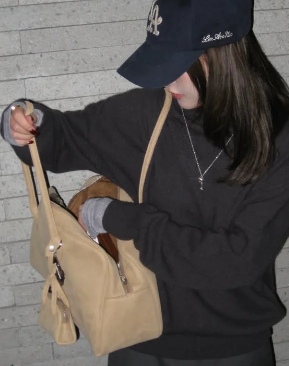 【大容量麂皮手抽💝】NOIRNINE Suede Hug Bag (3色)