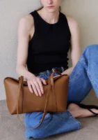 【獨特流線設計✨】MONOROW Sara 長肩帶單肩包(6色)