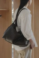 【BV Pinacoteca平替💖】MONOROW Noa 織紋單肩包 (2色)