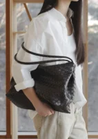 【BV Pinacoteca平替💖】MONOROW Noa 織紋單肩包 (2色)