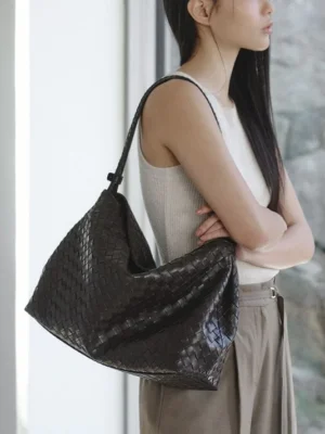 【BV Pinacoteca平替💖】MONOROW Noa 織紋單肩包 (2色)